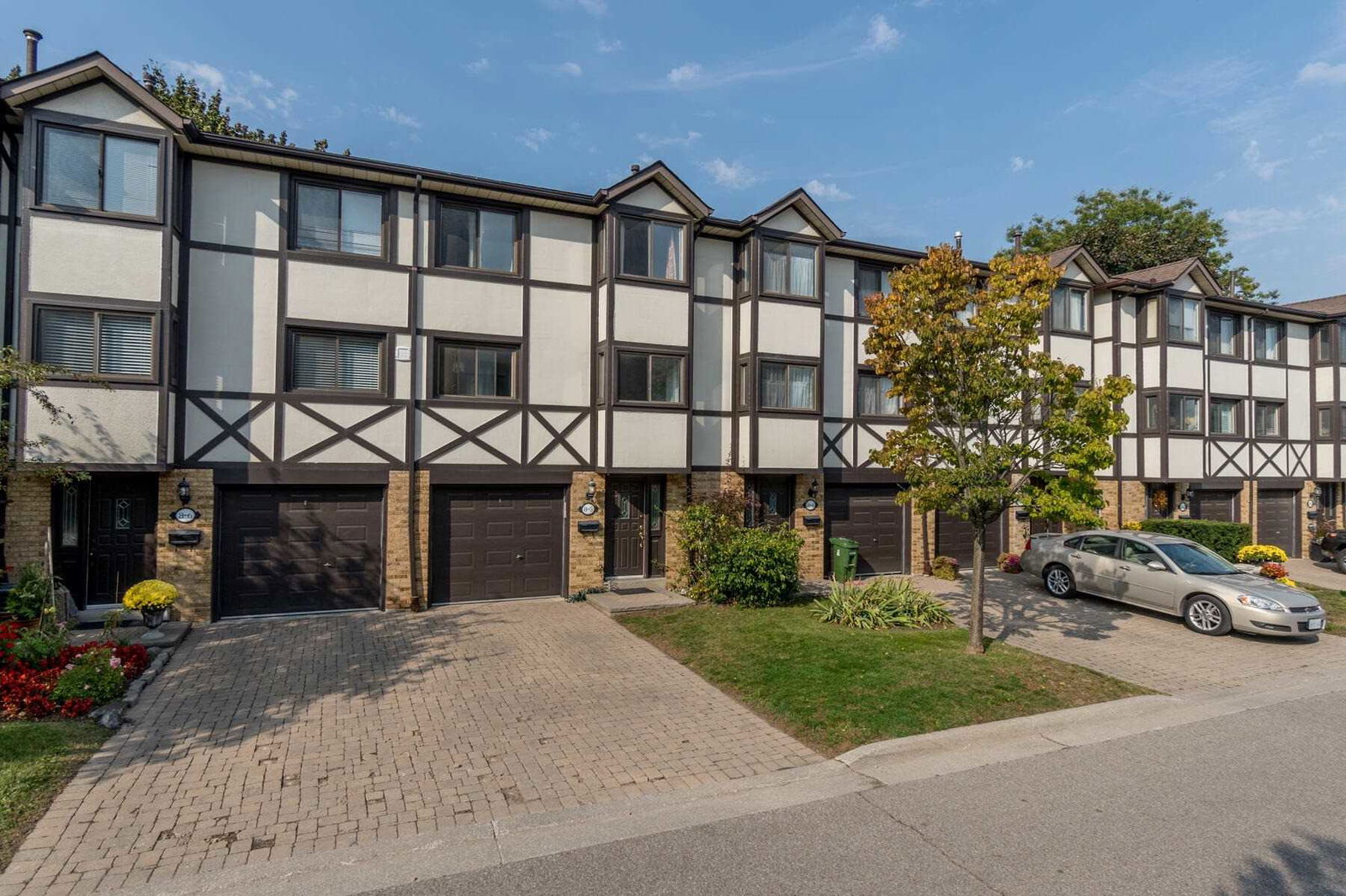 2 Bradbrook Road Townhouses, Etobicoke, Toronto