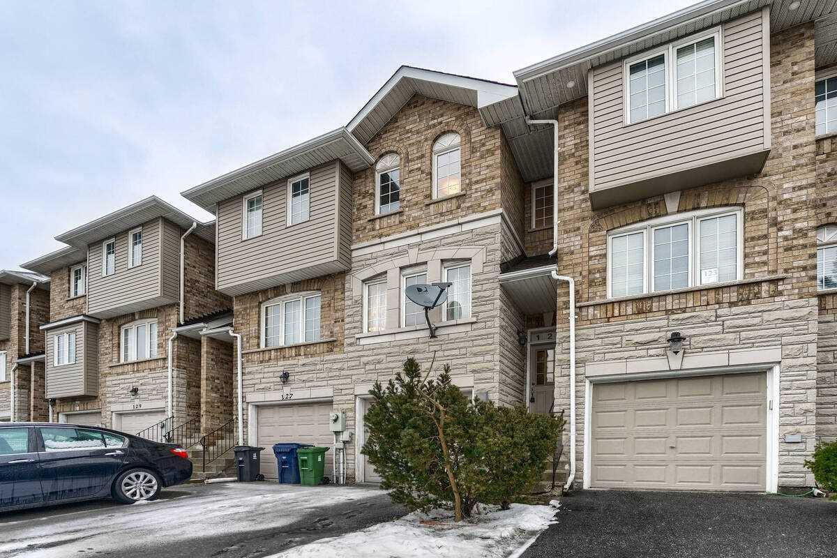 121 Charlton Settlement Avenue Townhouses, York Crosstown, Toronto