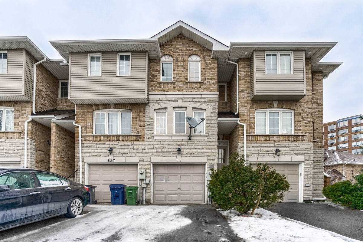 121 Charlton Settlement Avenue Townhouses, York Crosstown, Toronto