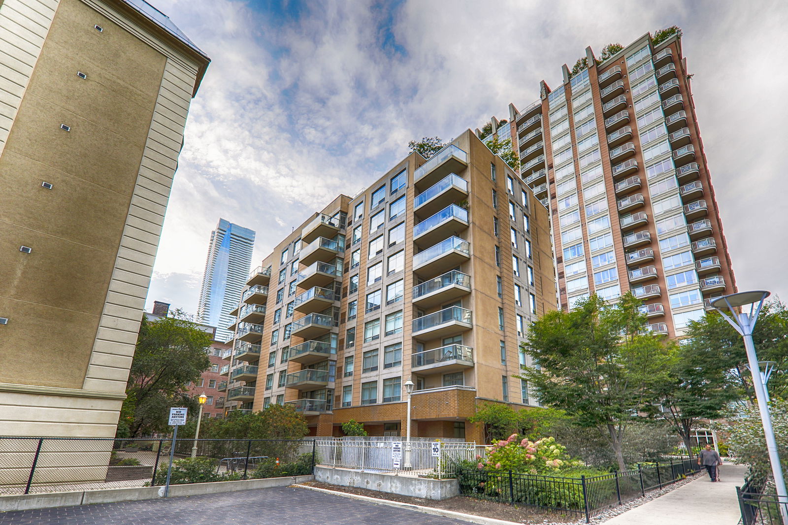 Exterior — Bloor Walk Residences, Downtown, Toronto