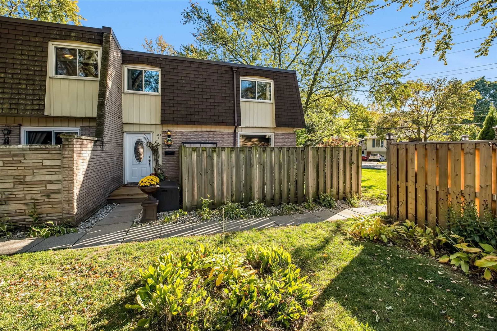 Francis Road Townhomes, Burlington, Toronto