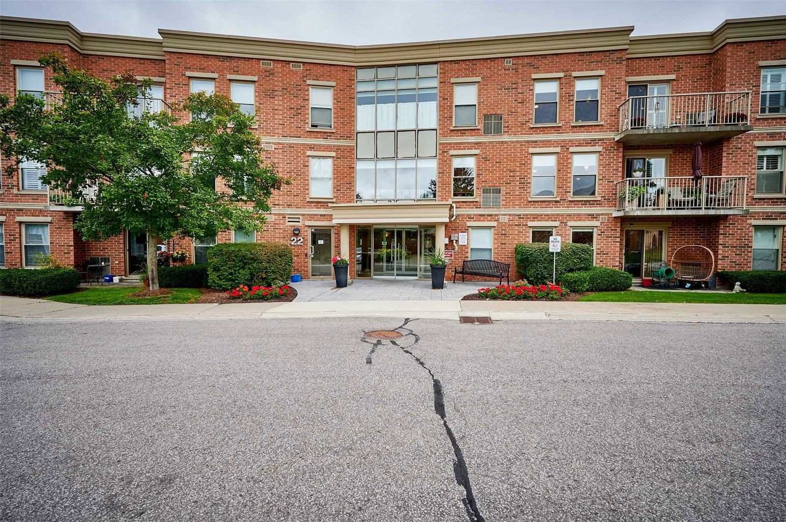 Bridgewater Condominium, Uxbridge, Toronto