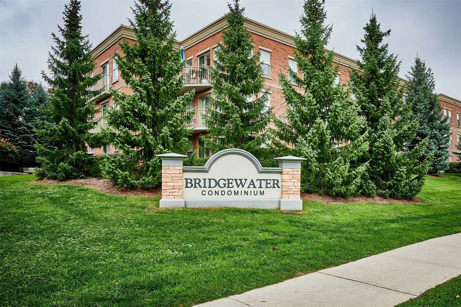 Bridgewater Condominium, Uxbridge, Toronto