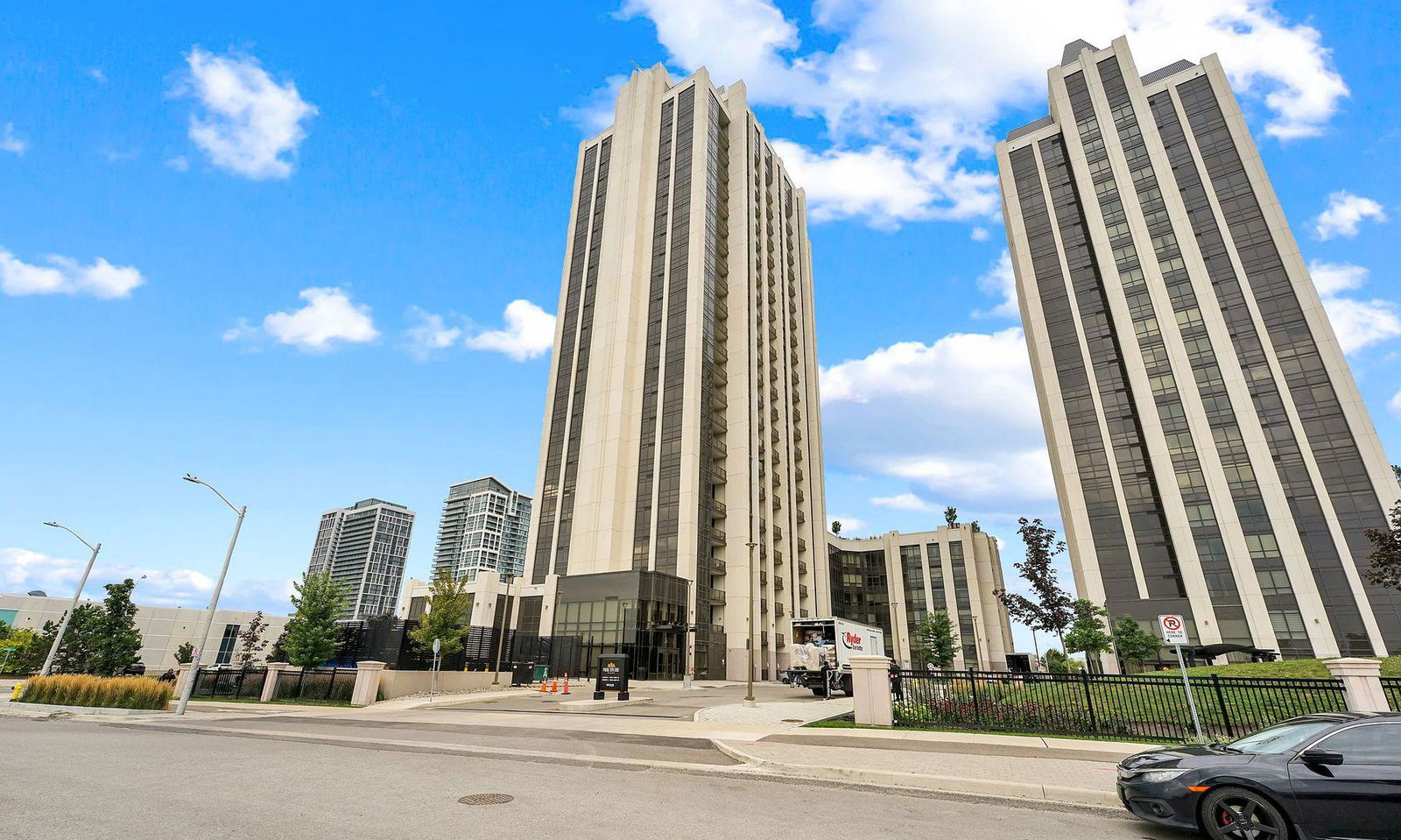 Park Avenue Place Towers, Vaughan, Toronto