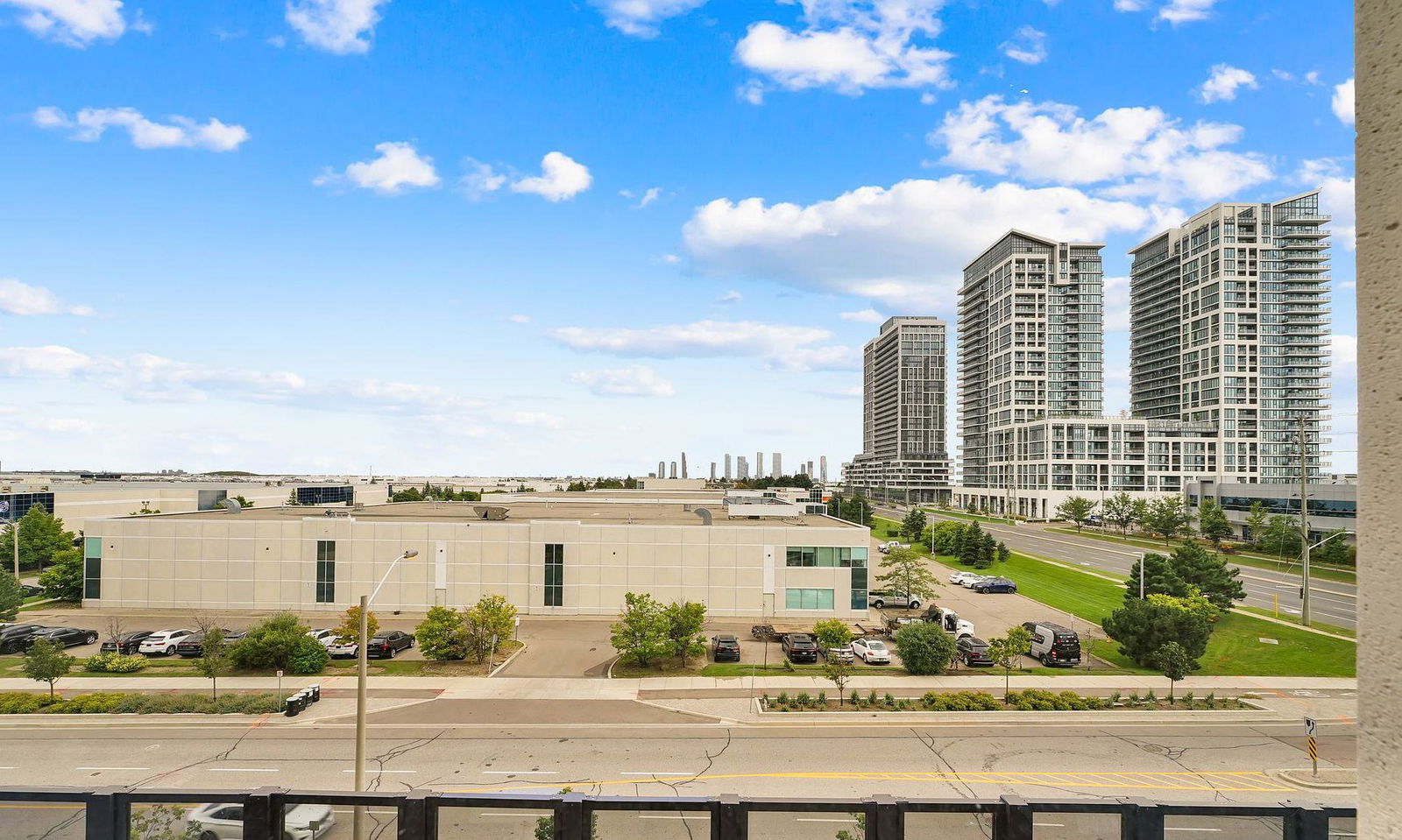 Skyline — Park Avenue Place Towers, Vaughan, Toronto