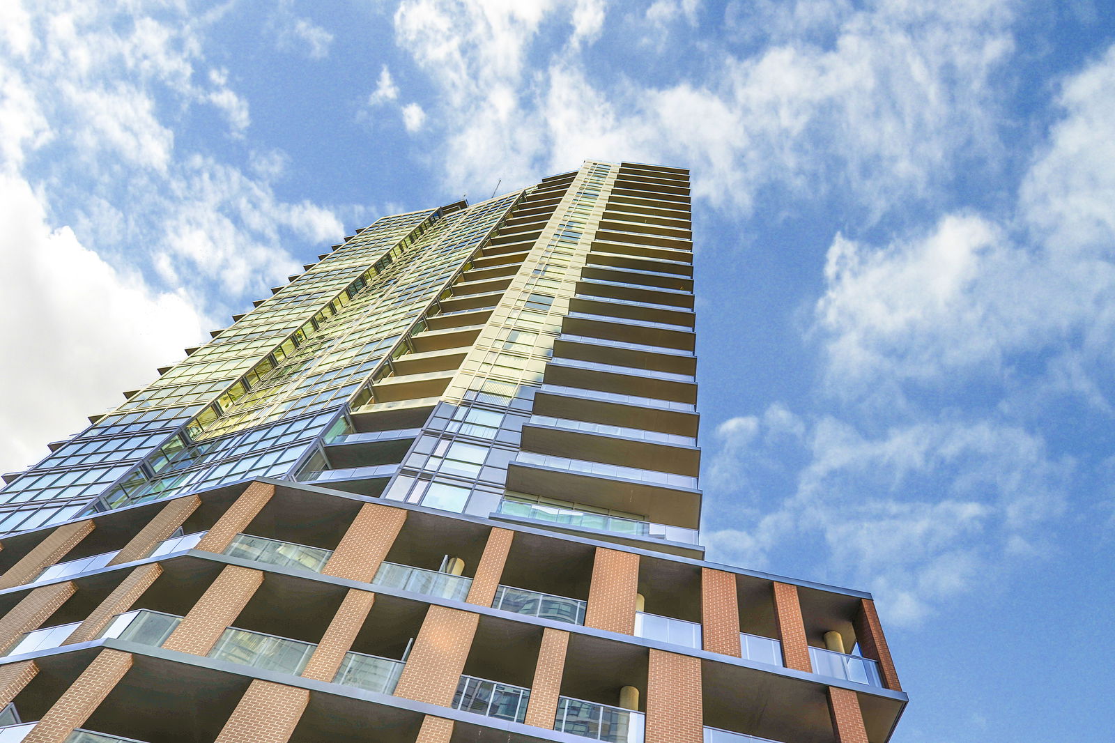 Exterior Sky — The Yards at Fort York, Downtown, Toronto