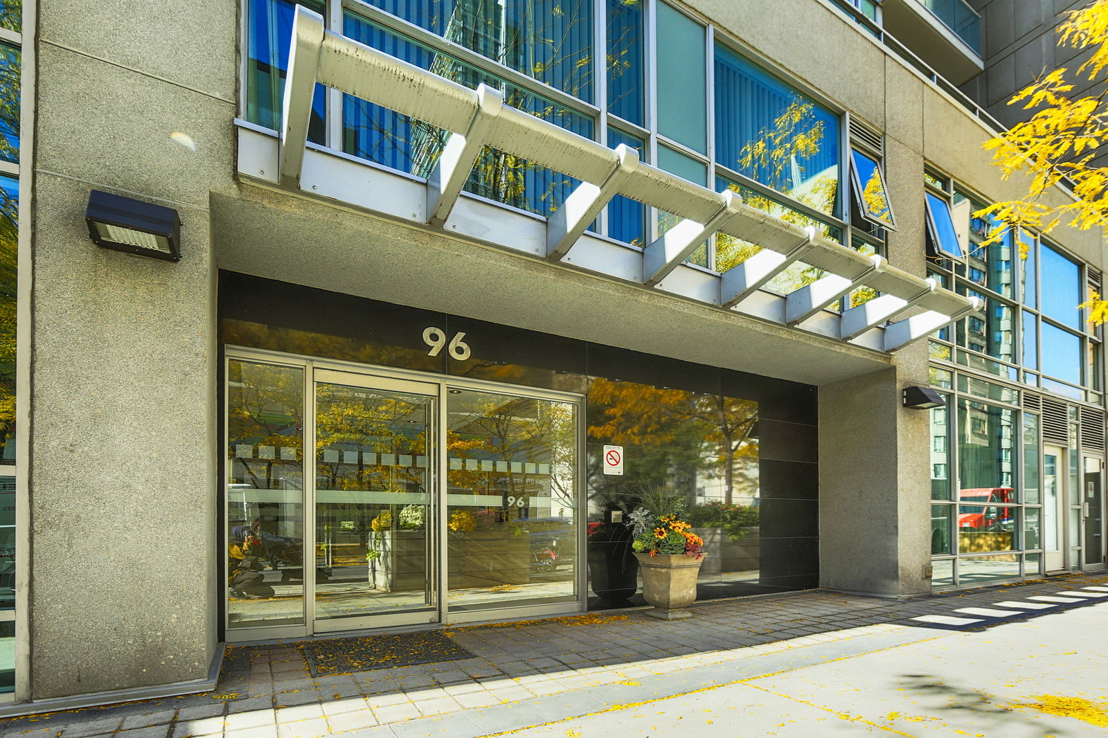 Entrance — 9T6, Downtown, Toronto