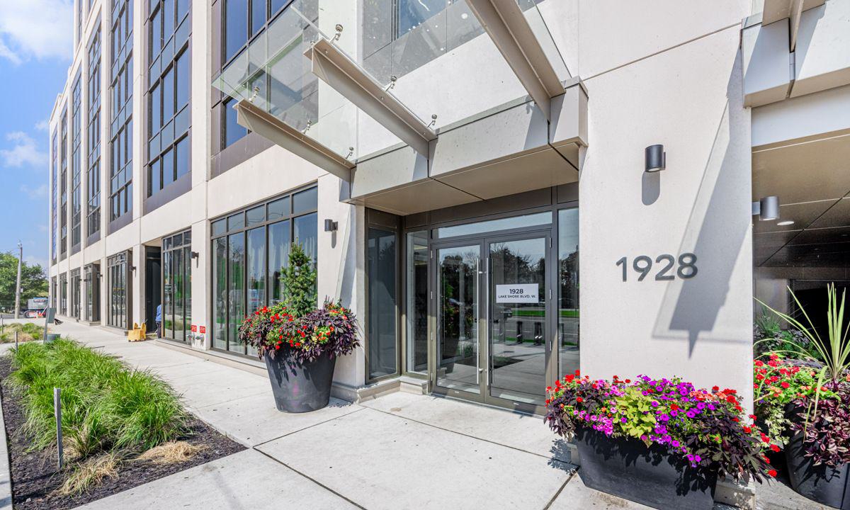 Entrance — Mirabella Condos - West Tower, West End, Toronto