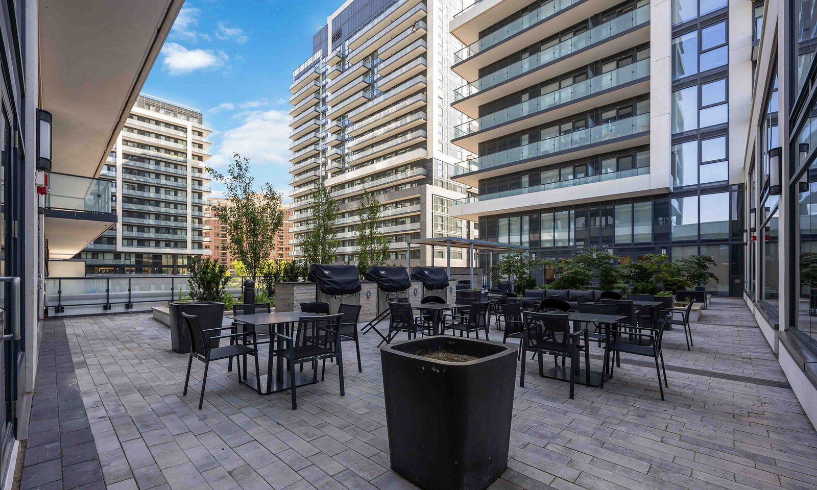 Rooftop Deck — YongeParc 2, Richmond Hill, Toronto