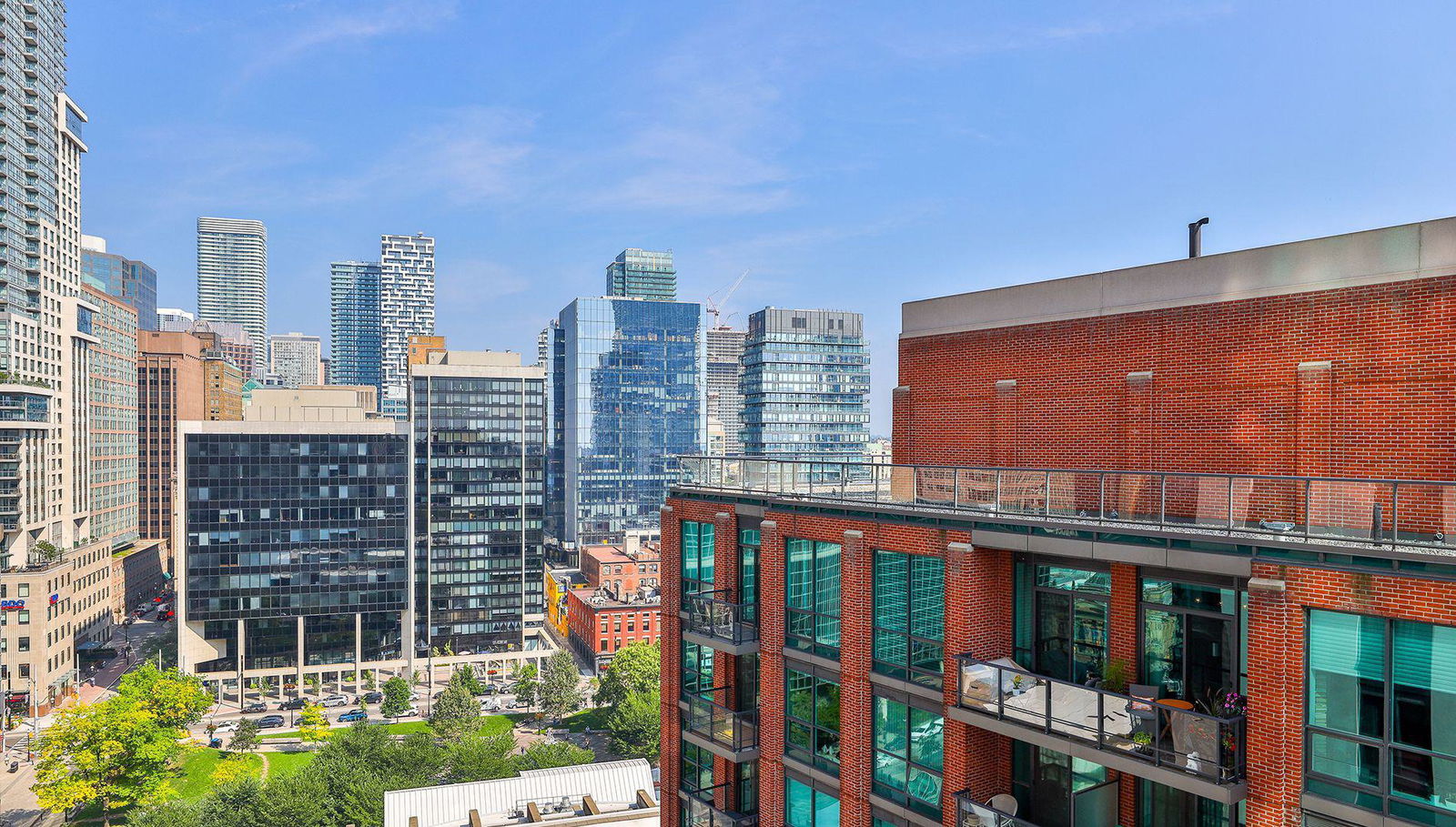 Skyline — London on the Esplanade, Downtown, Toronto