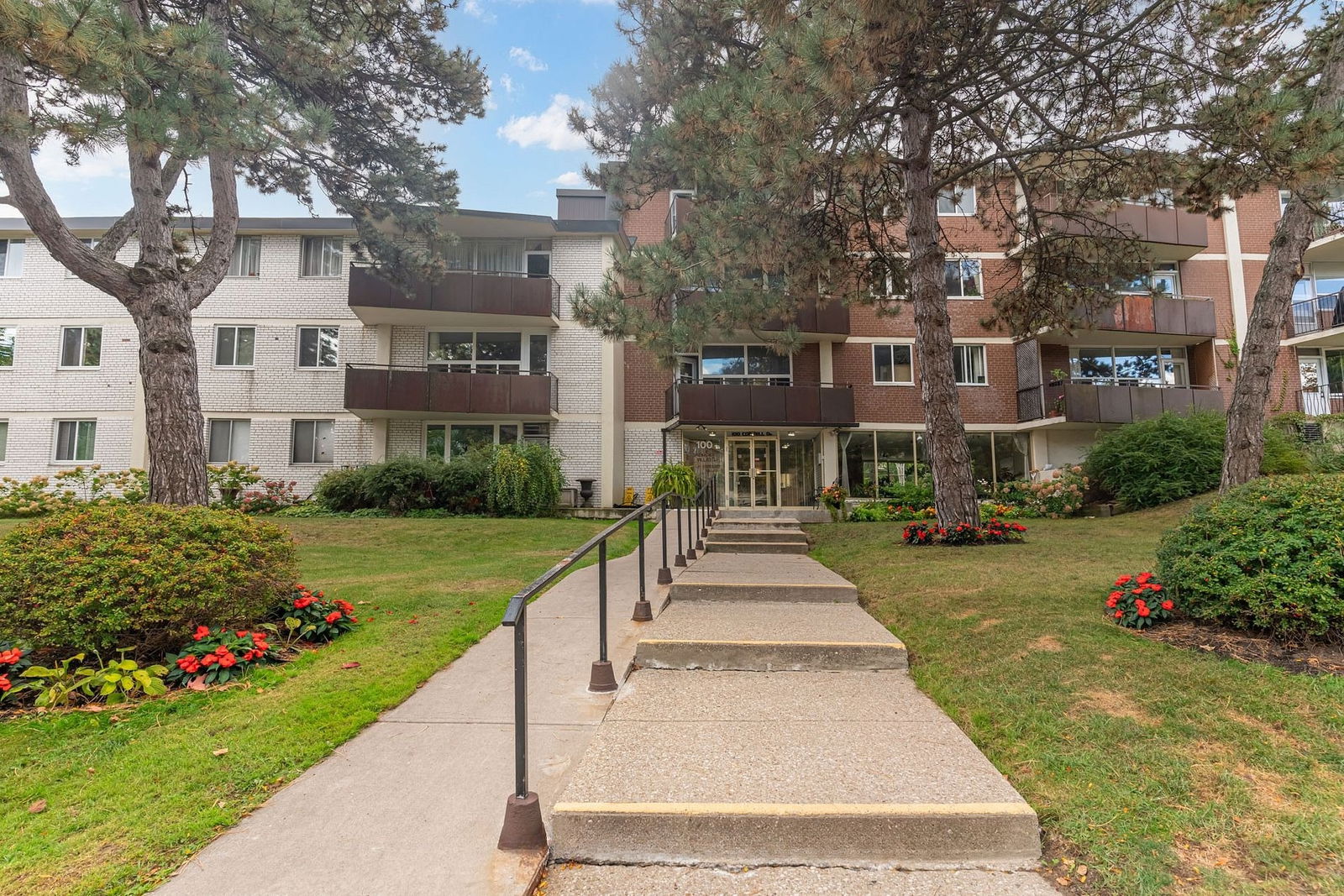 100 Grenadier Villas, West End, Toronto