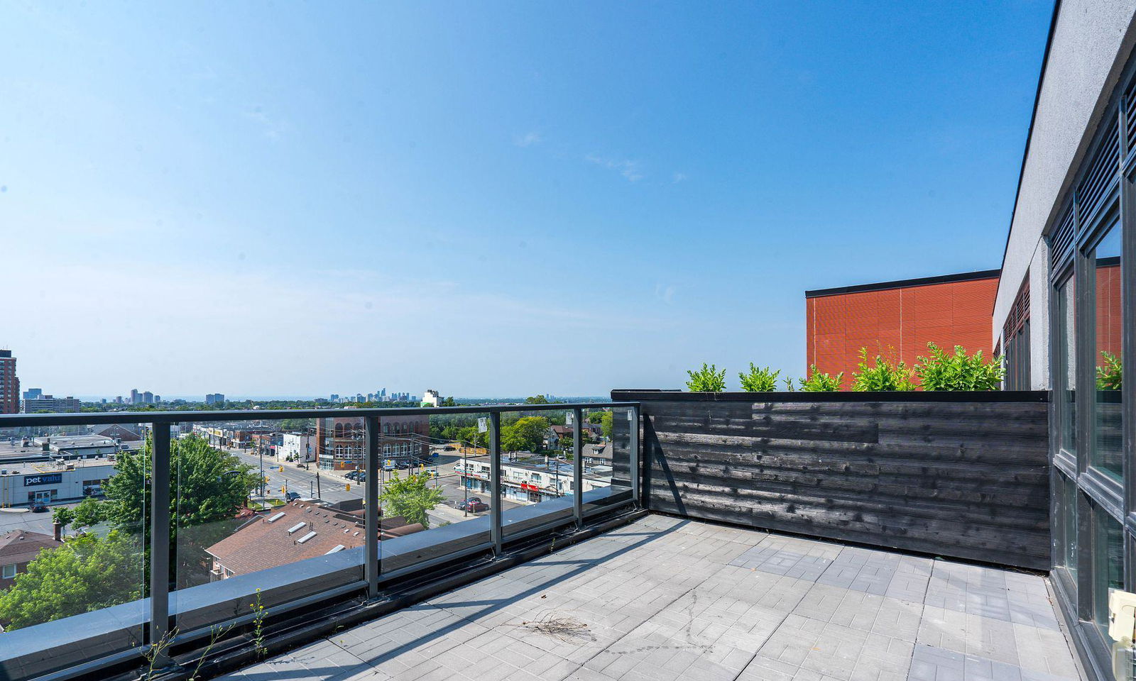 Rooftop Deck — 8 Haus Boutique Condos, York Crosstown, Toronto