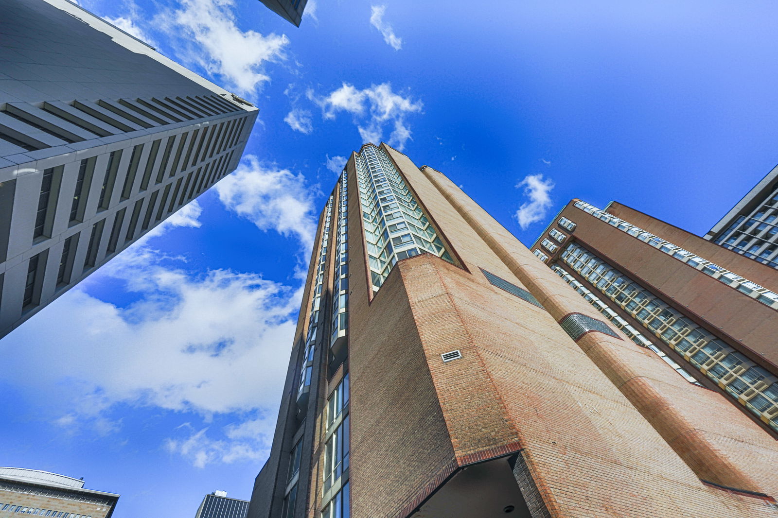 Exterior Sky — Chestnut Park, Downtown, Toronto