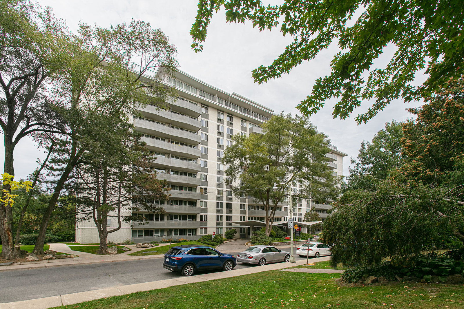 10 Shallmar Boulevard, Shallmar Court