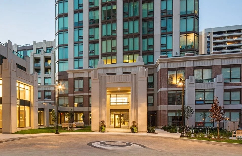 310 Tweedsmuir Avenue, The Heathview, Entrance