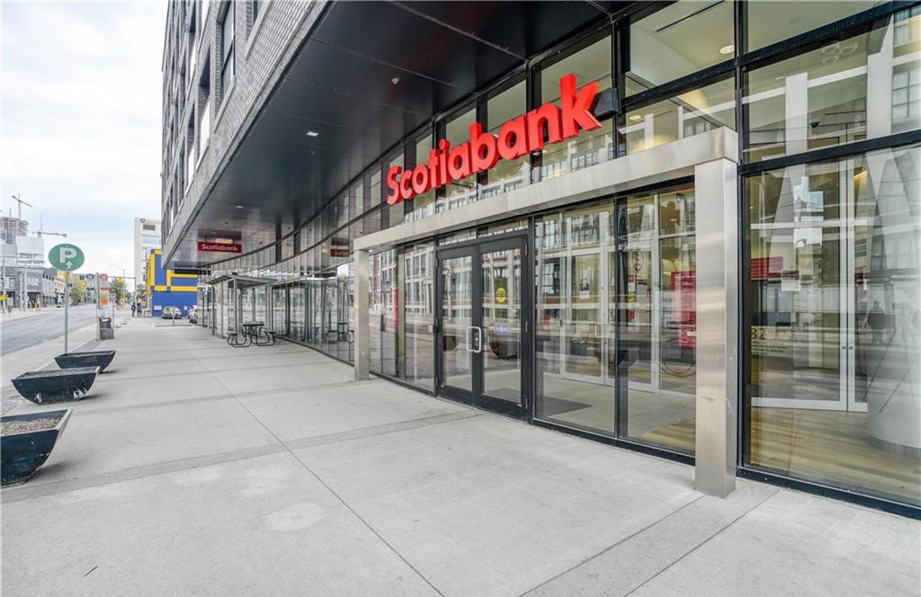 1 Victoria Street, One Victoria Condominiums, Entrance