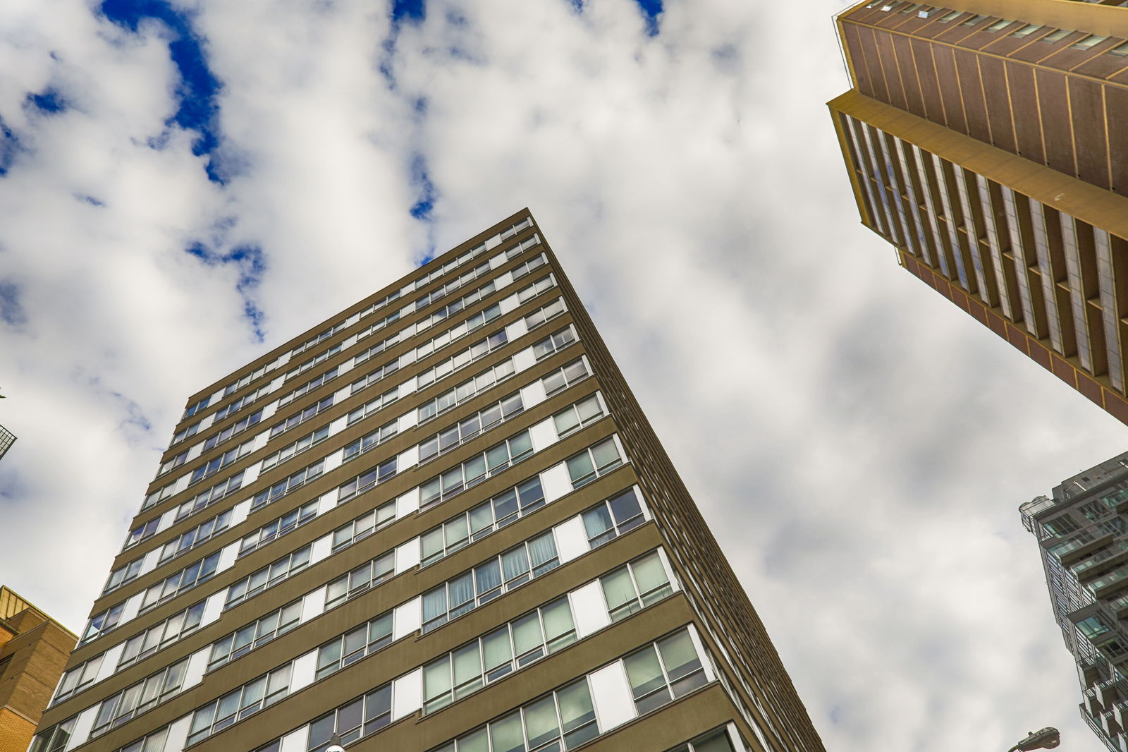 Exterior Sky — Paxton Place, Downtown, Toronto