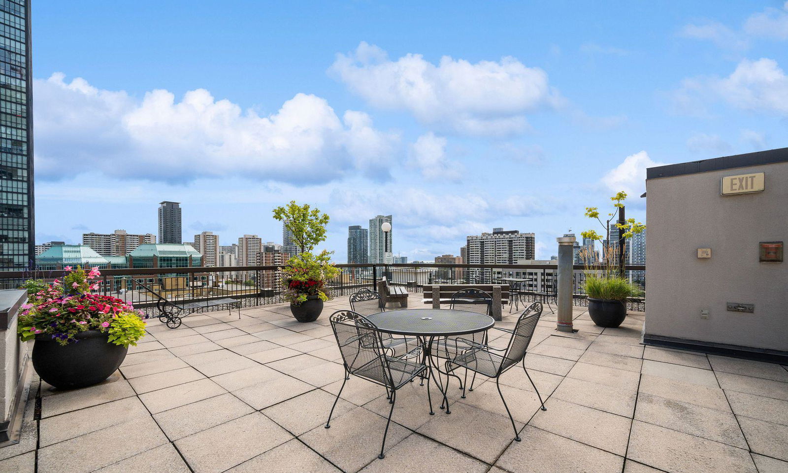 Rooftop Deck — Paxton Place, Downtown, Toronto