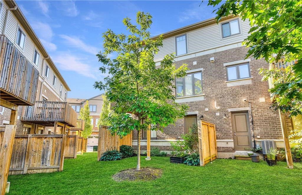 Patio — 70 Willowrun Townhomes, Kitchener, Toronto