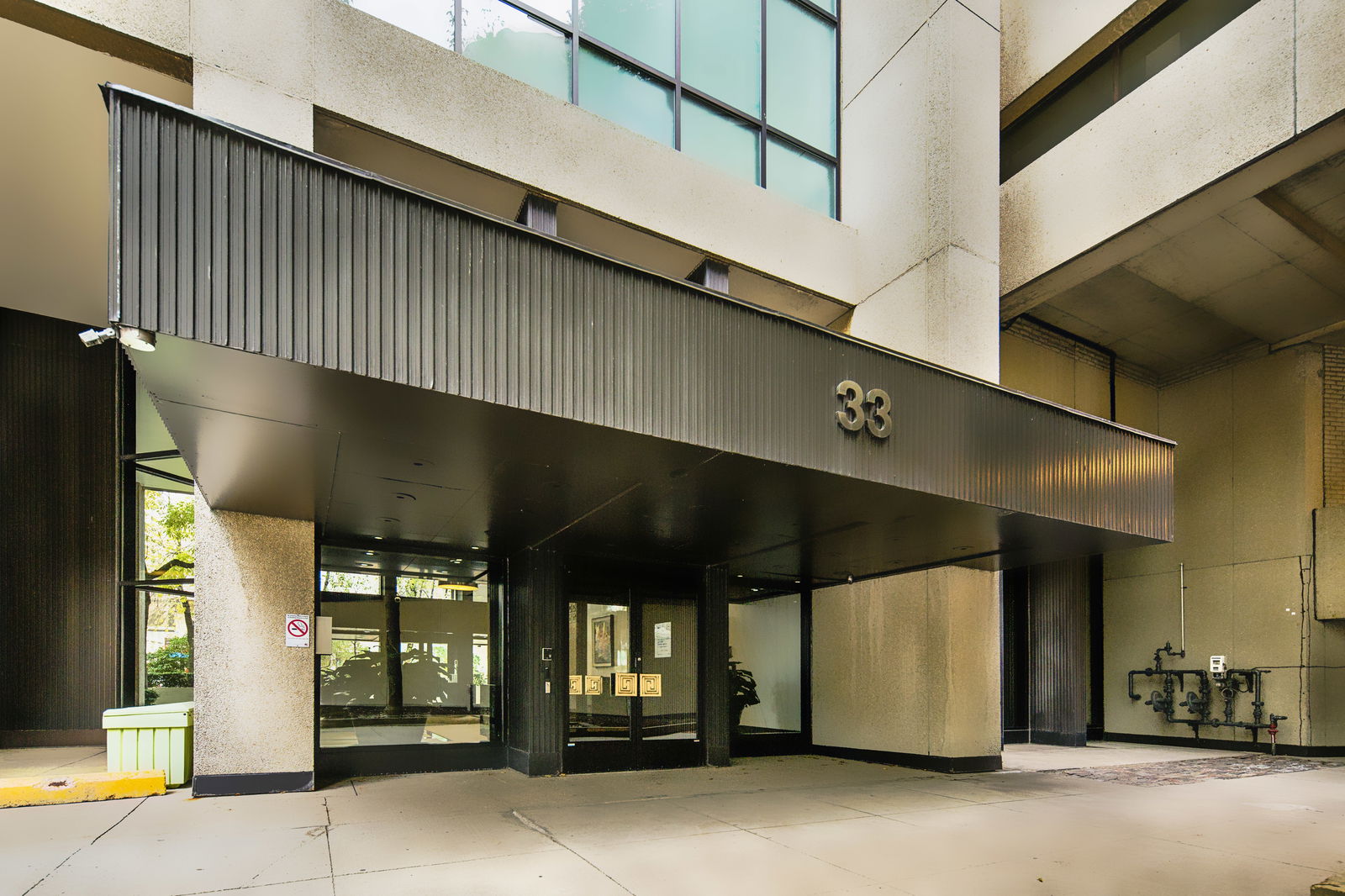 Entrance — Harbour Square, Downtown, Toronto