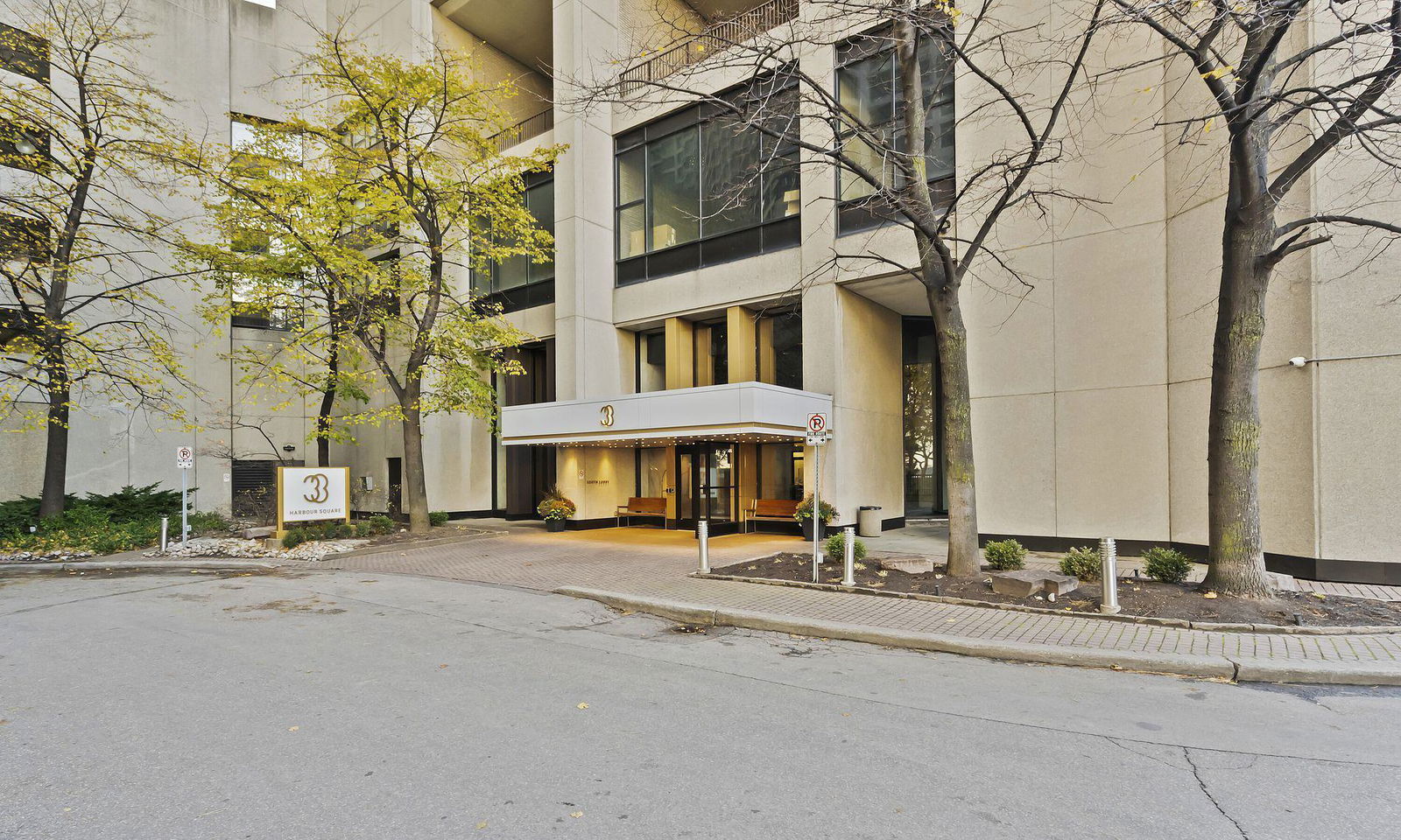 Entrance — Harbour Square, Downtown, Toronto