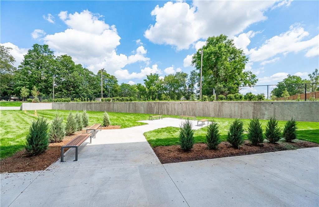 270 Spadina Road E, Woodside Terraces, Patio