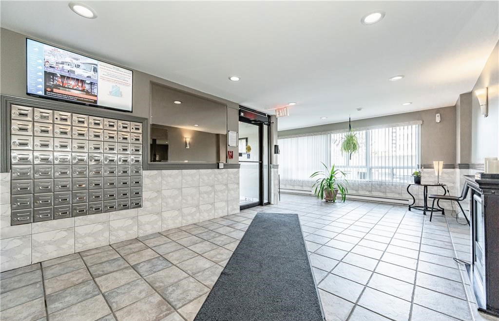 Lobby — Highland Pines, Kitchener, Toronto