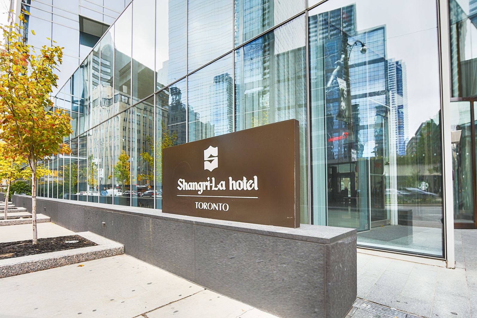 Shangri-La, Downtown, Toronto