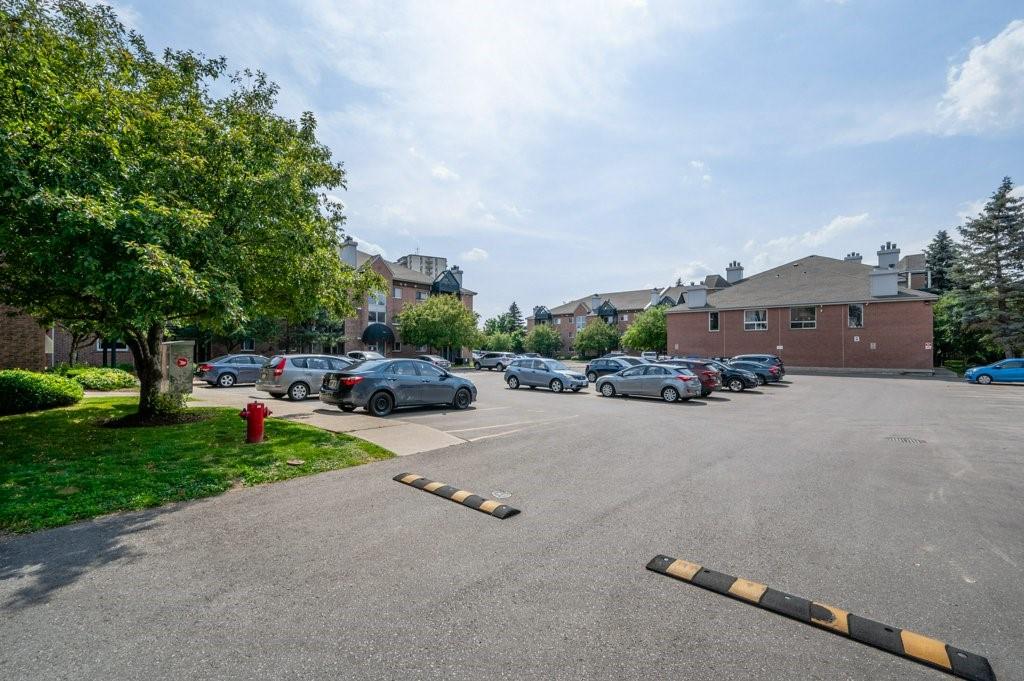 Parking — Briarwood Condominiums, Kitchener, Toronto