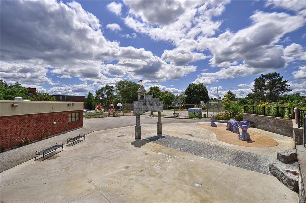 121 Morgan Avenue, 121 Morgan Village, Playground