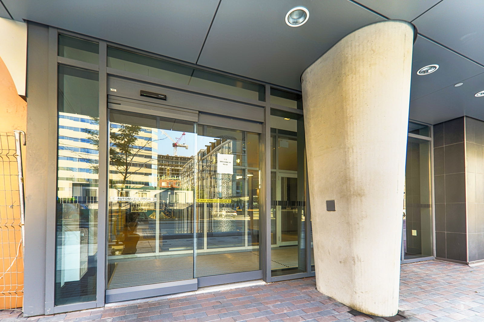 Entrance — Musée, Downtown, Toronto