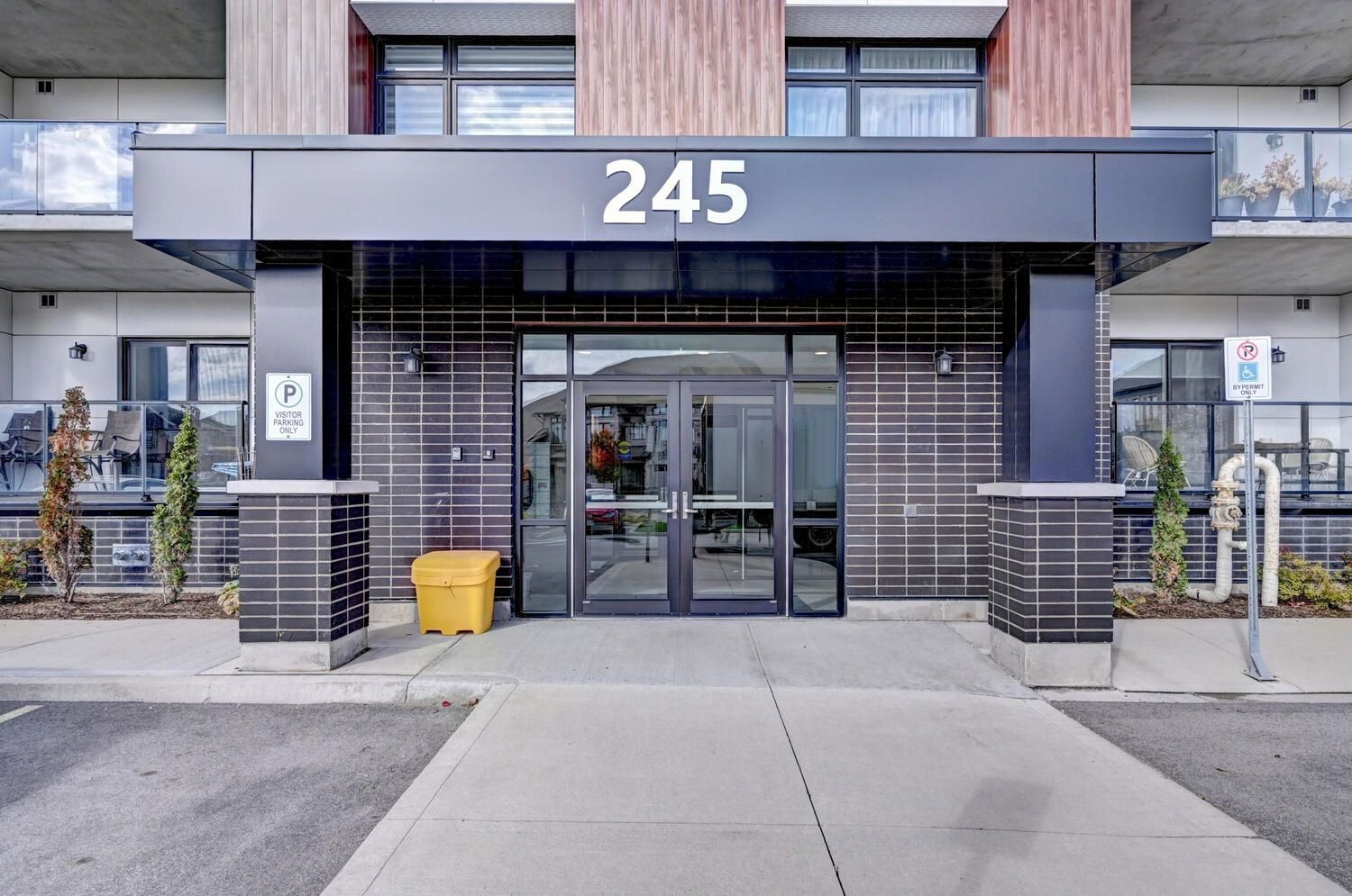 Gate Entrance — Trailside at Grey Silo Gate, Waterloo, Toronto