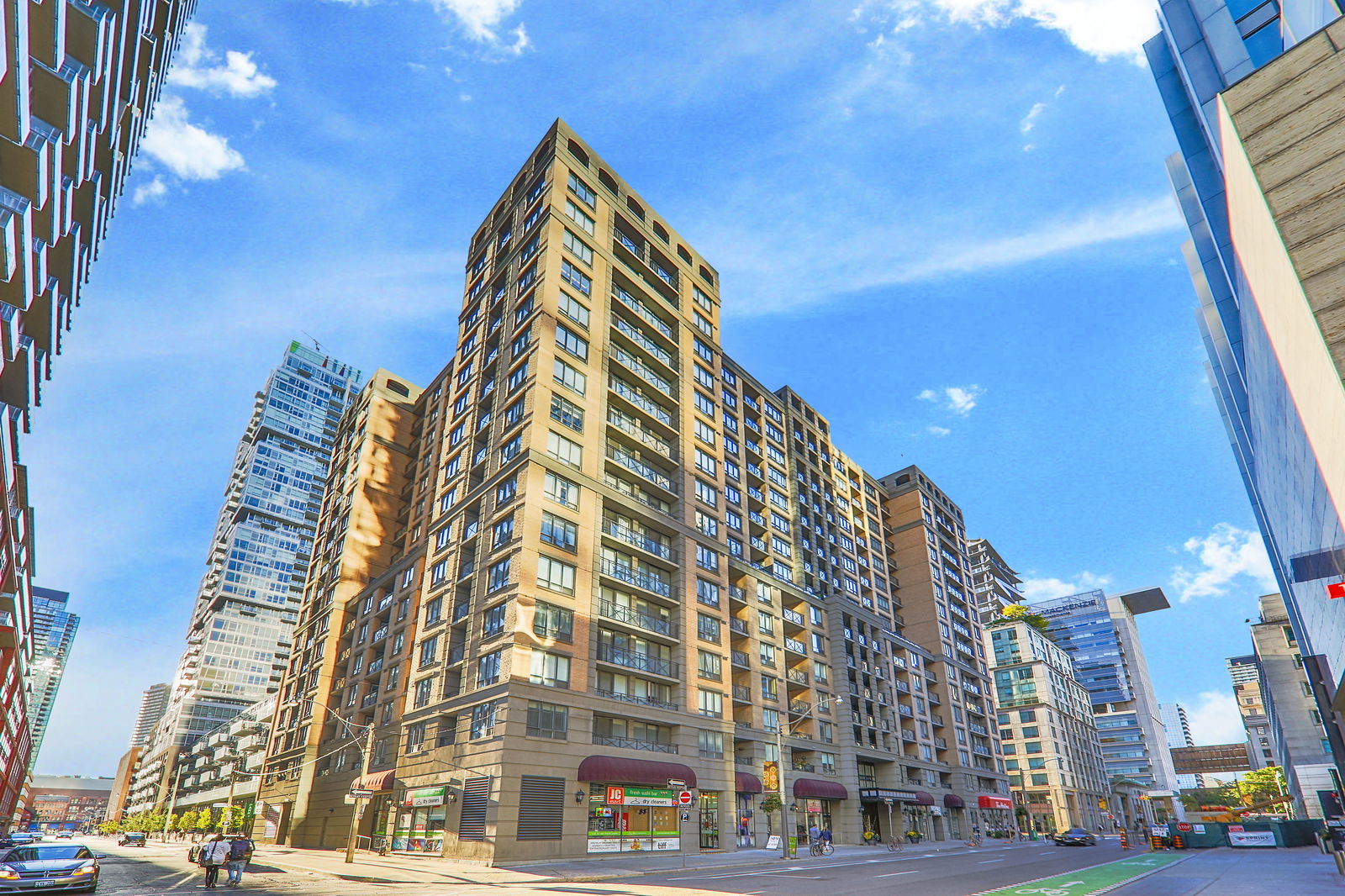 Exterior — University Plaza Condos, Downtown, Toronto