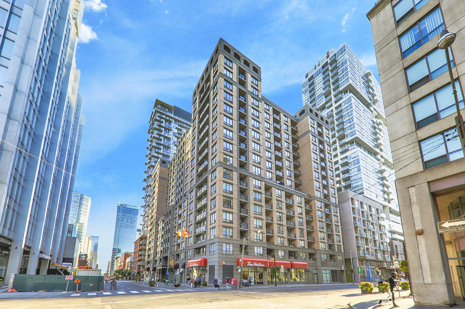 Exterior — University Plaza Condos, Downtown, Toronto