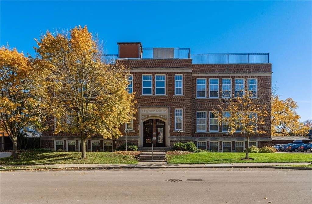 Alex Lofts, Waterloo, Toronto