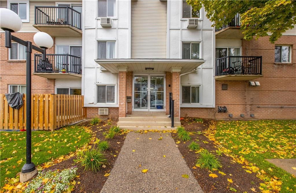 Entrance — Eiwo Court Condominiums, Waterloo, Toronto