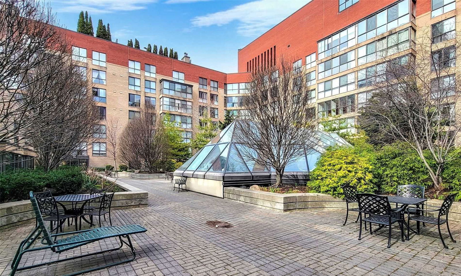 Patio — Market Square, Downtown, Toronto