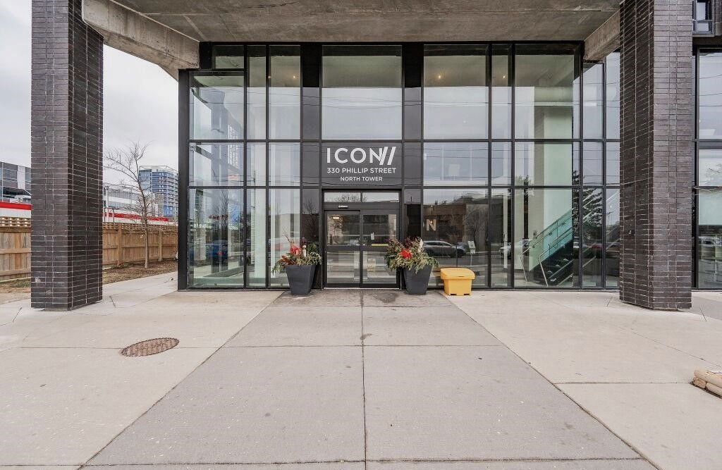 Entrance — Icon 330, Waterloo, Toronto