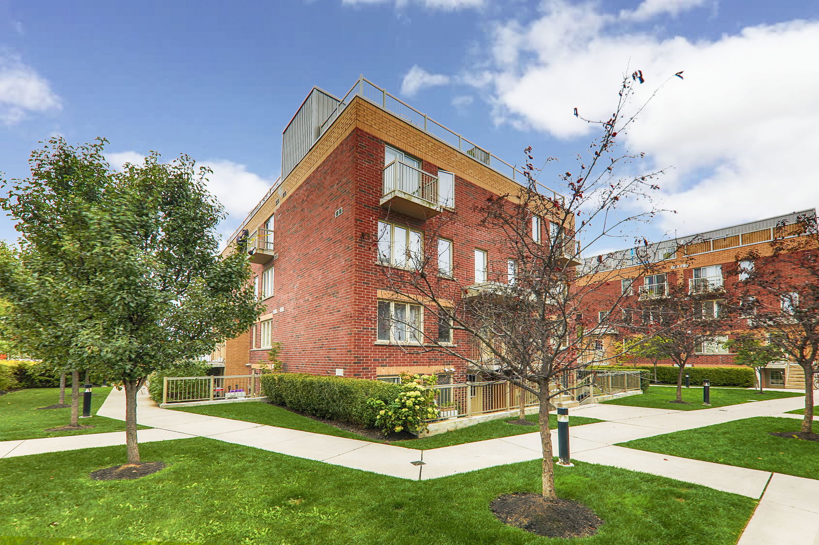 Exterior — Brownstones on Wallace Condos, West End, Toronto