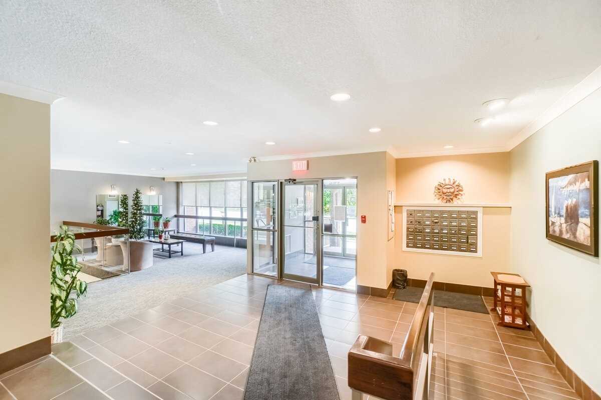 Lobby — 300 Keats Way, Waterloo, Toronto