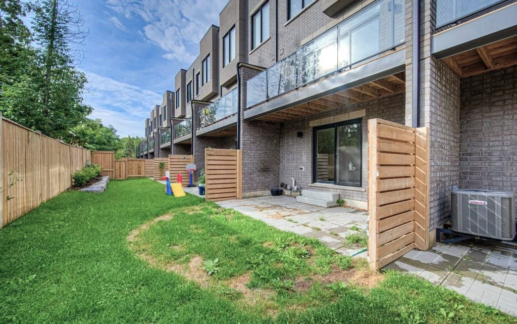 Black Walnut Urban Town Residences, Cambridge, Toronto