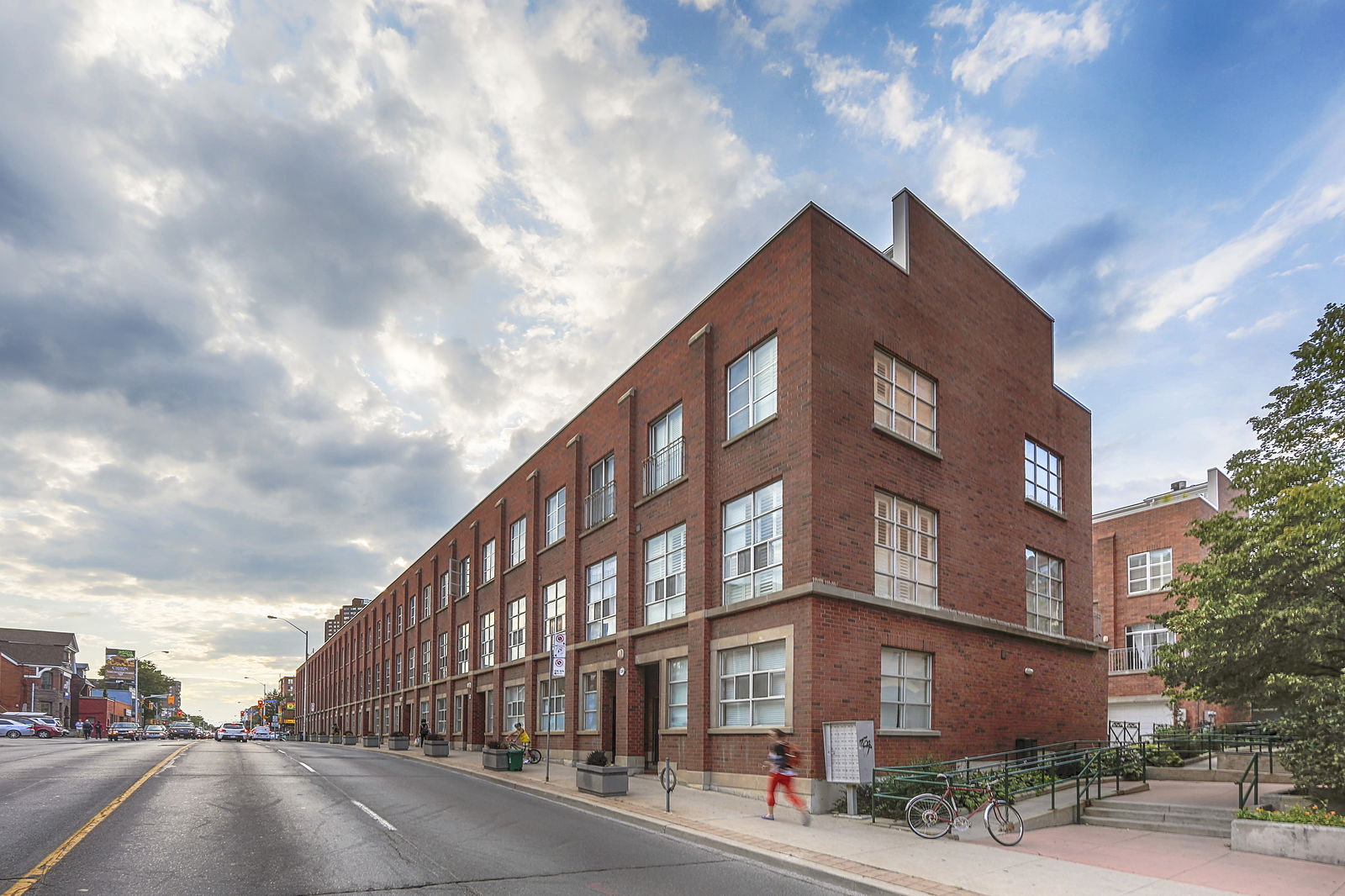 Exterior — Bloor West Lofts, West End, Toronto