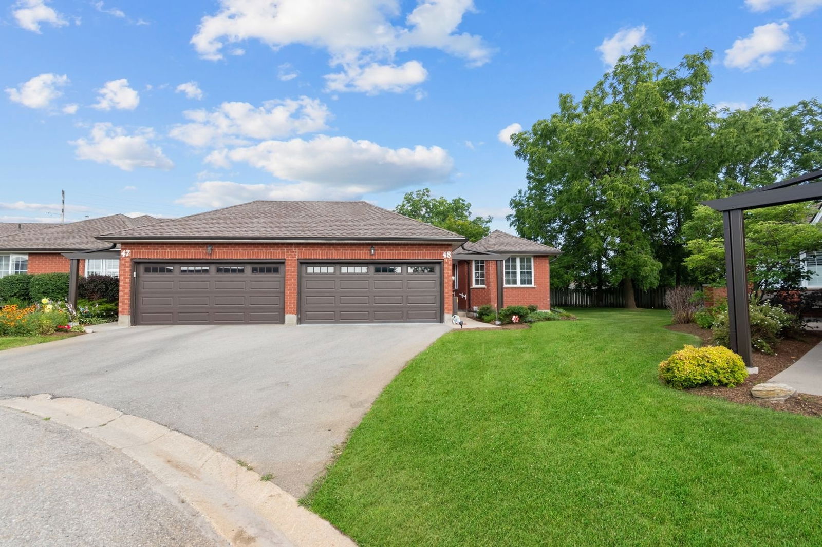 Savannah Oaks Condominiums, Cambridge, Toronto