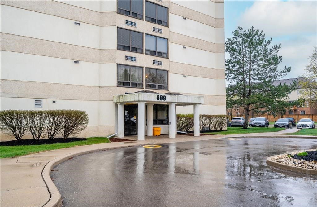 Entrance — Valley Ridge Condominiums, Cambridge, Toronto