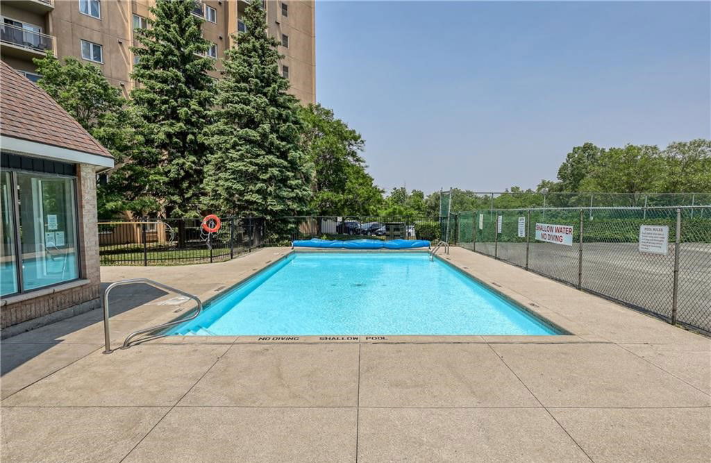 Pool — Roseland Place II, London, Toronto