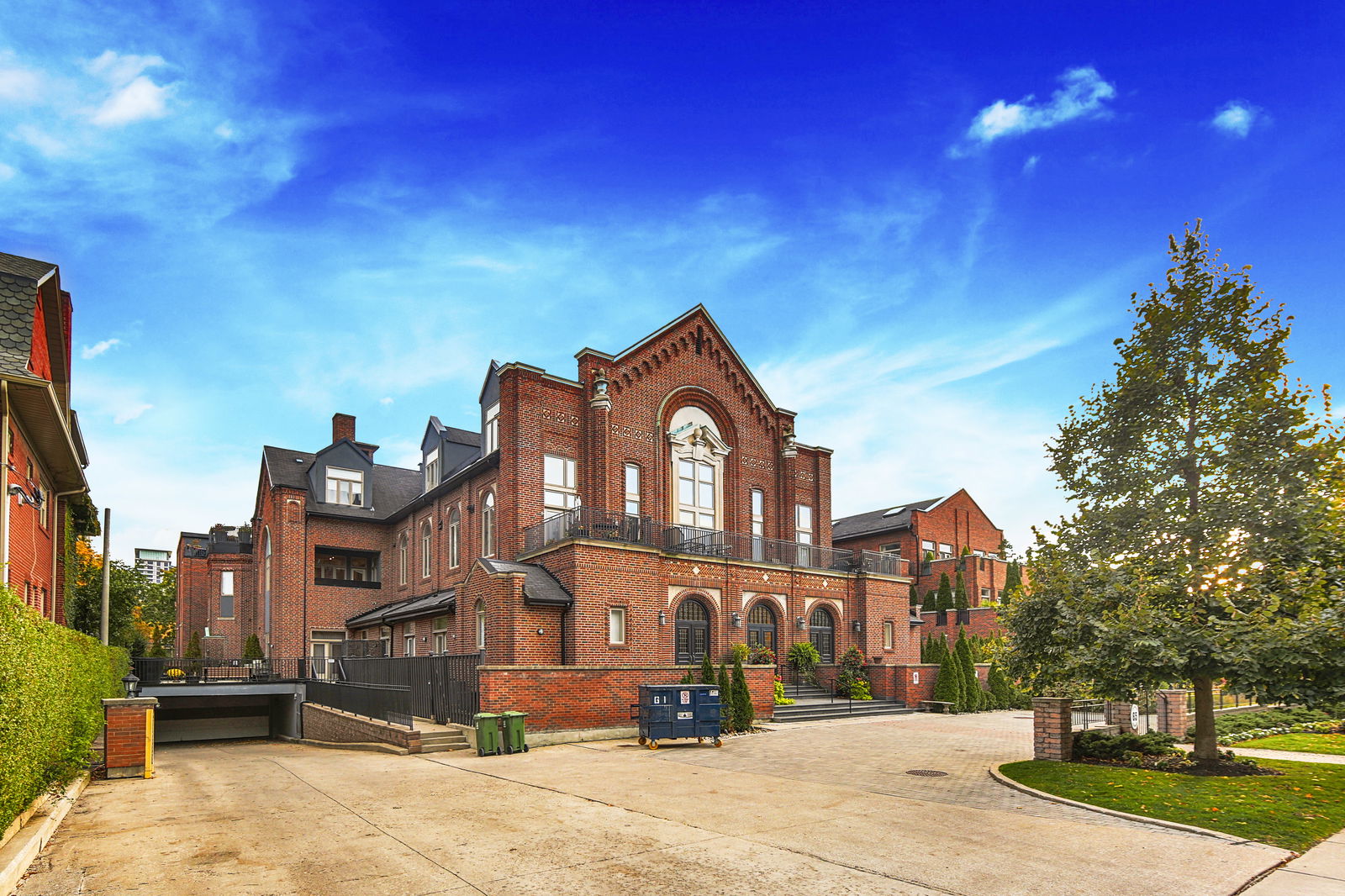 Exterior — St George on Sheldrake, Midtown, Toronto