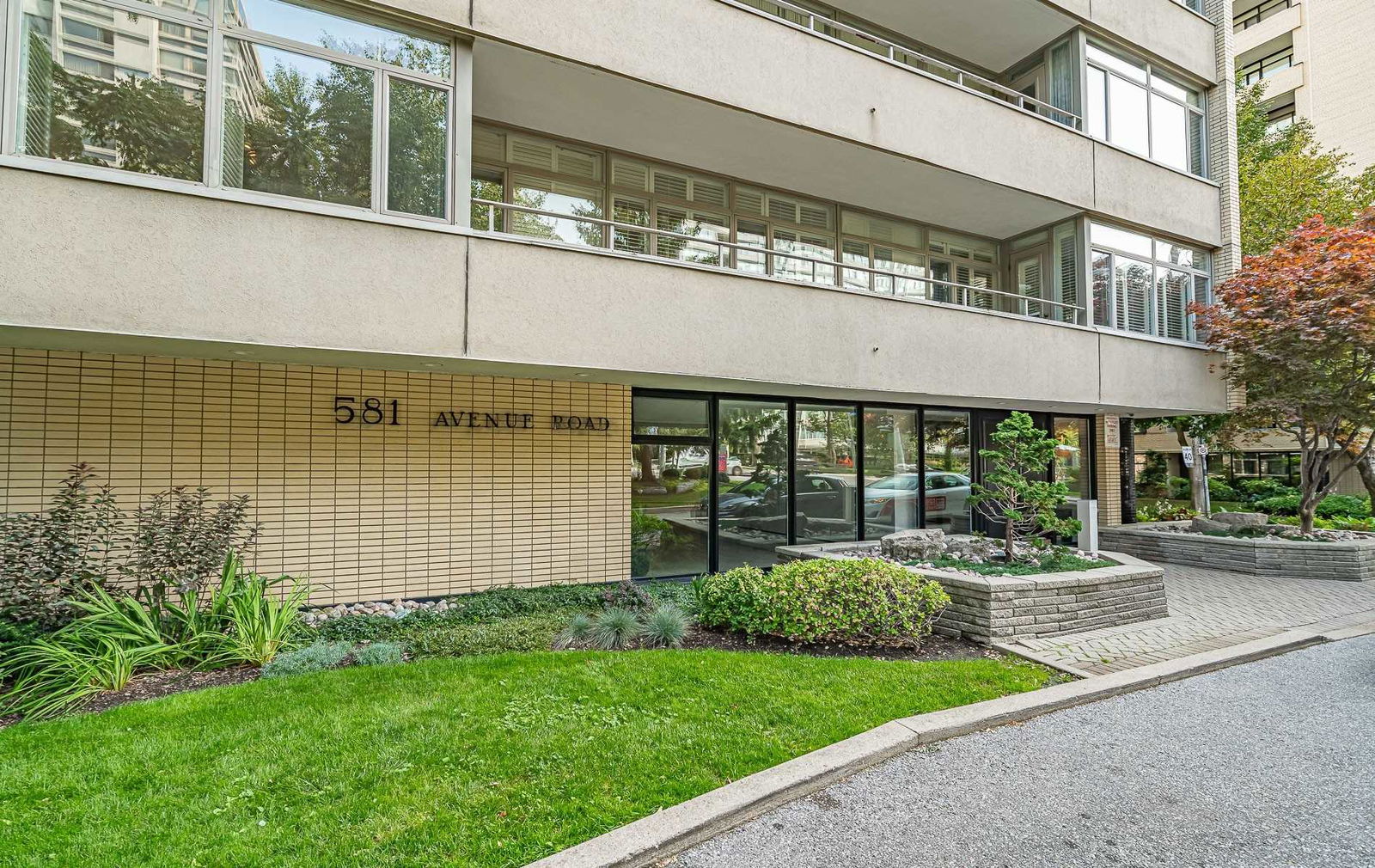 Entrance — Avenheath Apartments, Midtown, Toronto