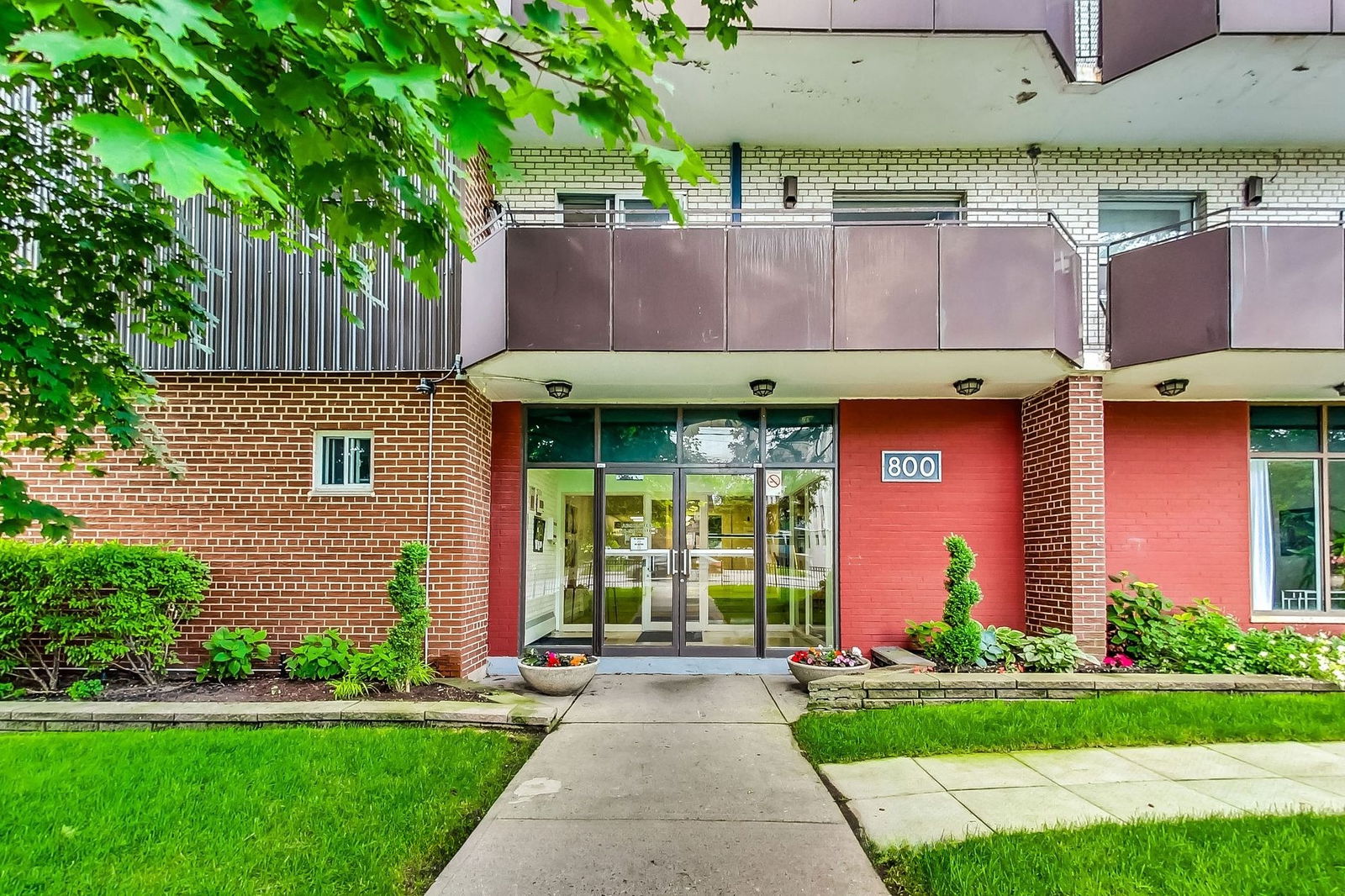 Entrance — 800 Kennedy Road, Scarborough, Toronto