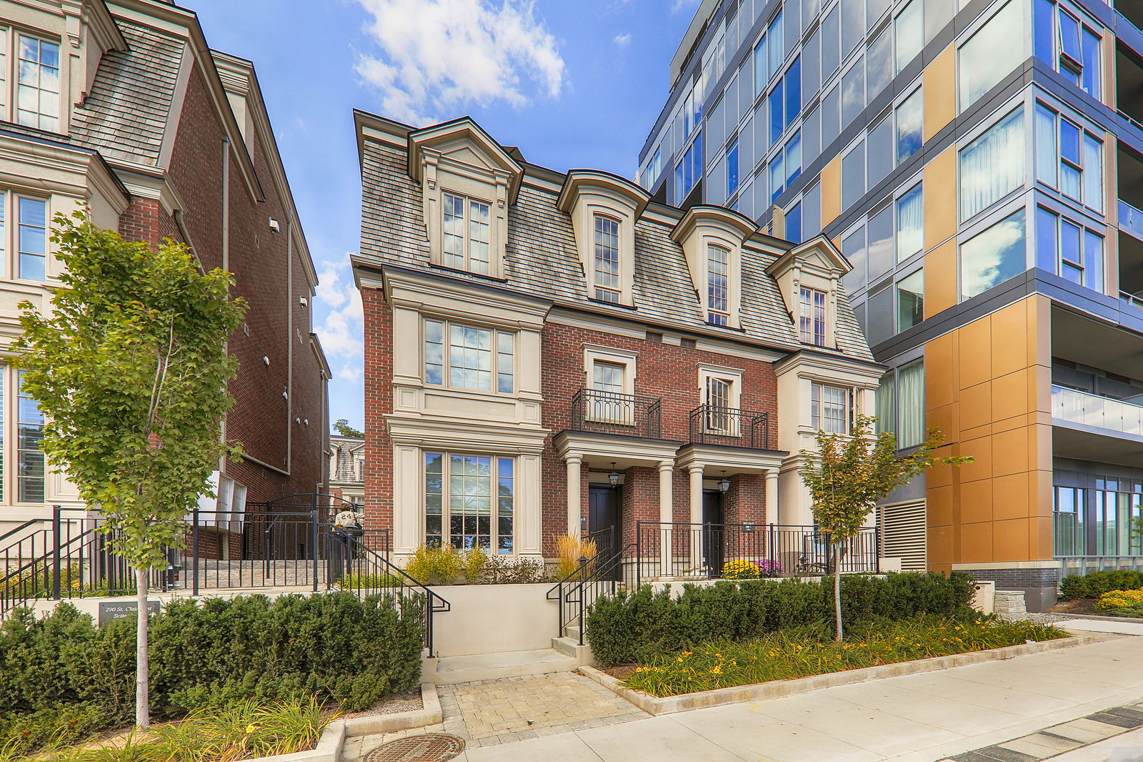 Exterior — Churchill Collection Townhomes, Midtown, Toronto