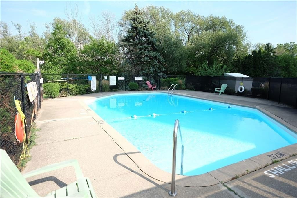 Pool — Glencourt Place, St. Catharines, Toronto